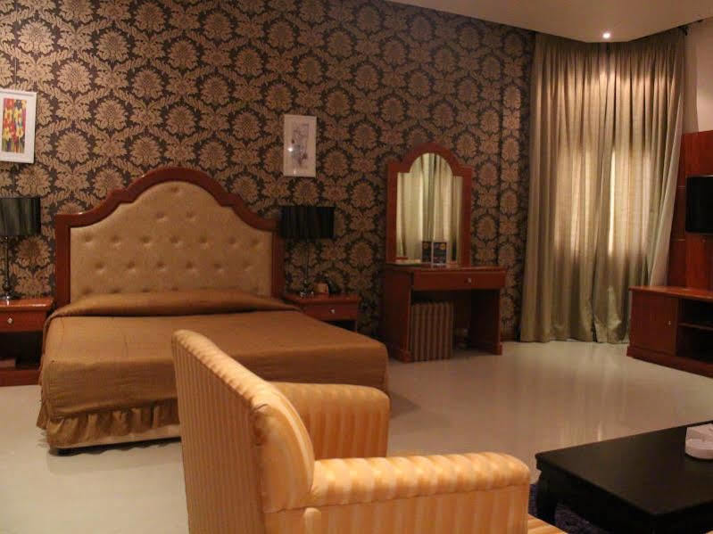 Riviera Hotel Manamah Buitenkant foto